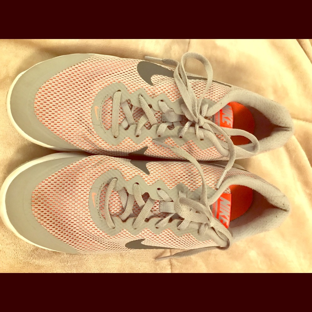 Nike tennis shoes- grey orange NICE!!